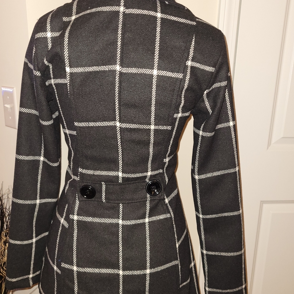 Black & White Coat - Picture 2 of 4
